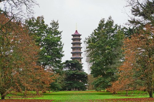 Большая пагода в ботаническом саду Кью Гарденс