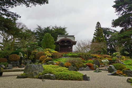 Японский пейзаж в ботаническом саду Кью Гарденс