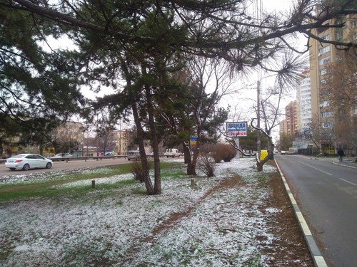 Снег в Симферополе.