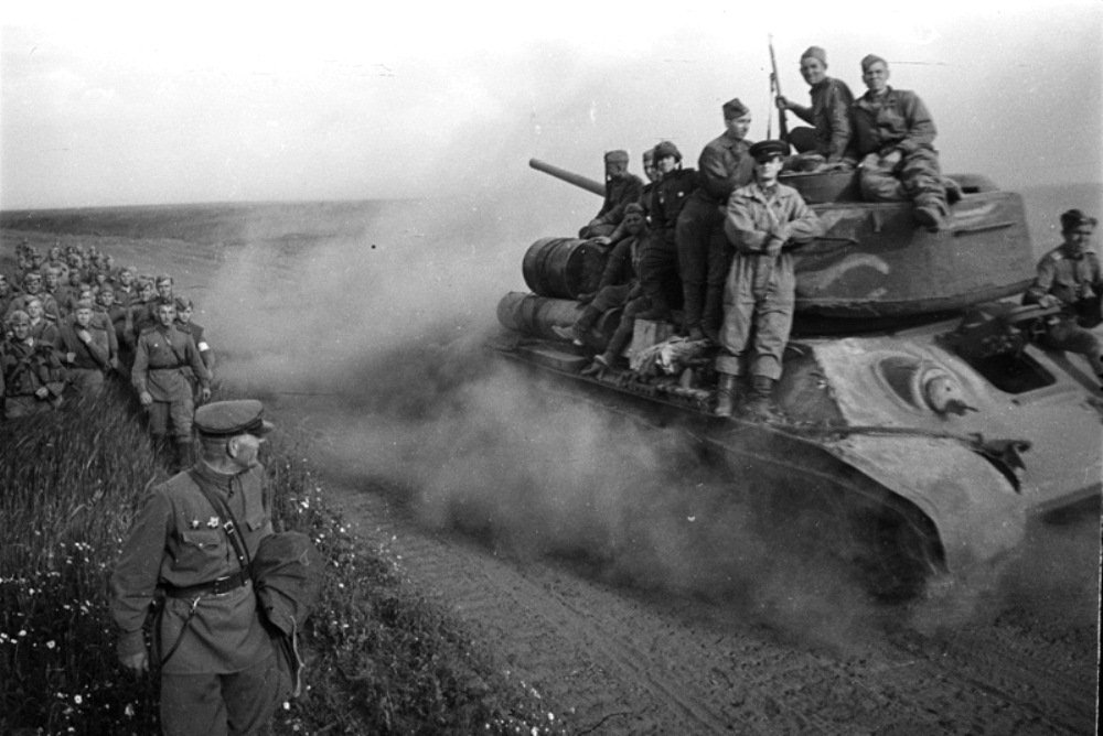 1 июля 1944. Висло-Одерская операция 1944. Т-34-85 Суворов 7-го гвардейского танкового корпуса. Т34 Белоруссия 1944.