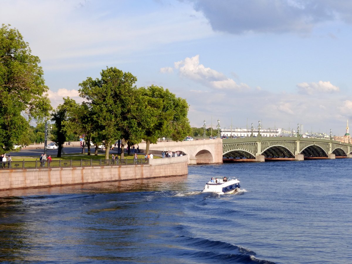 Лето в петербурге 2024. Кострома мост лето. Пляж Шкиперский канал СПБ. СПБ лето серый.