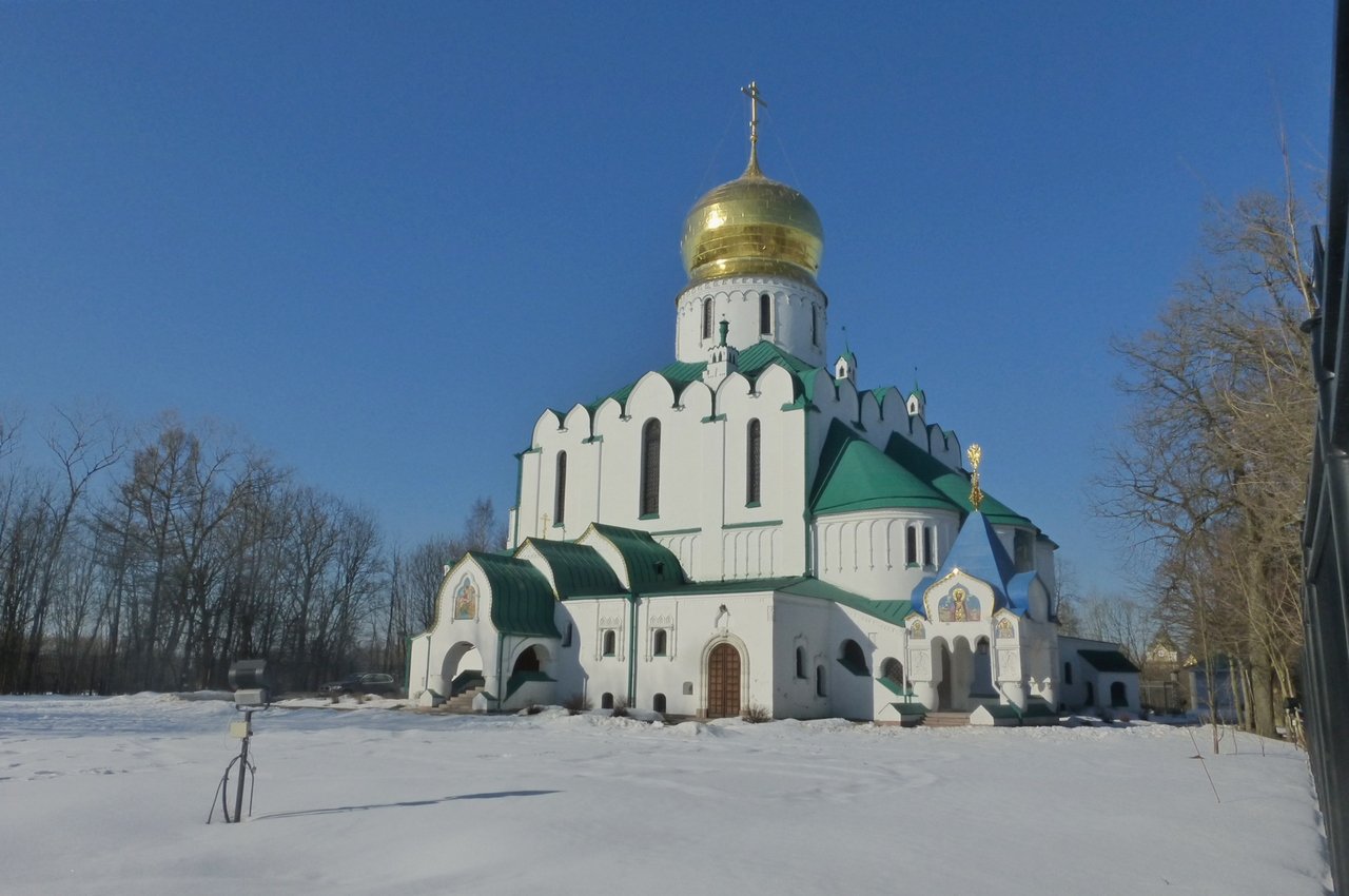 Феодоровская церковь ковров. Югорск храм Федоровский. Феодоровская Церковь Югорск.