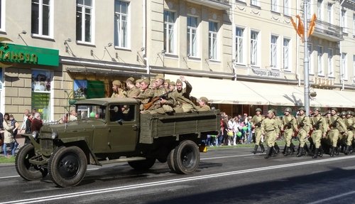 На празднике