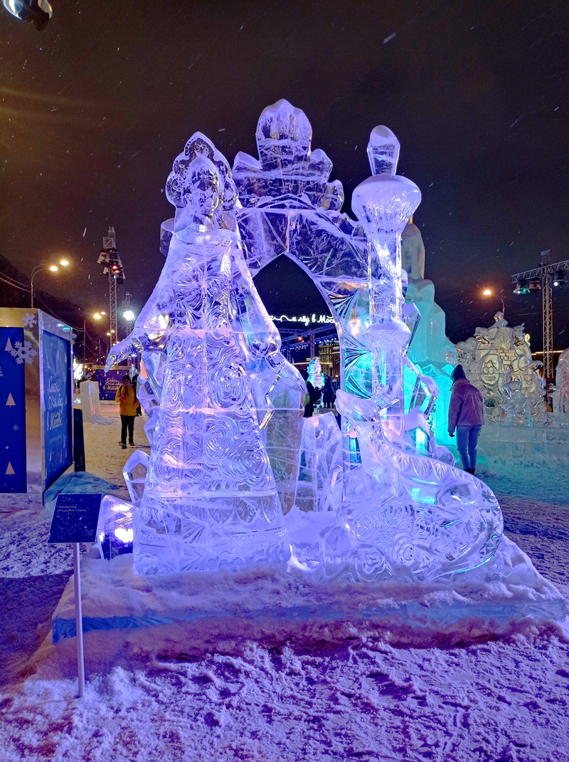 Удивительные ледяные фигуры парка Горького