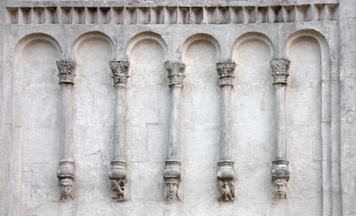 Церковь Покрова на Нерли. Элементы каменной резьбы