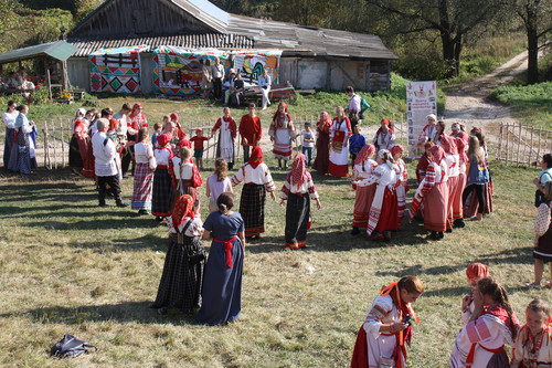 Фестиваль молодёжных фольклорных ансамблей в Ясной Поляне.