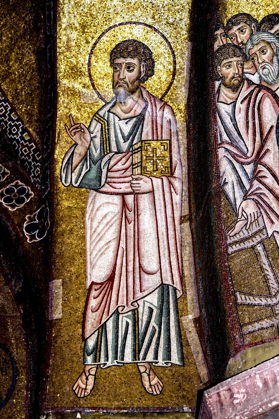 Святой Апостол и Евангелист Лука. Мозаика монастыря Осиос Лукас, Греция. 1030 - 1040-е годы.