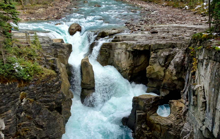 Водопад 2. Водопад Санвапта, Канада. Водопад Сануэпта. Достопримечательности Канады водопад Джаспер. Водопады два брата.