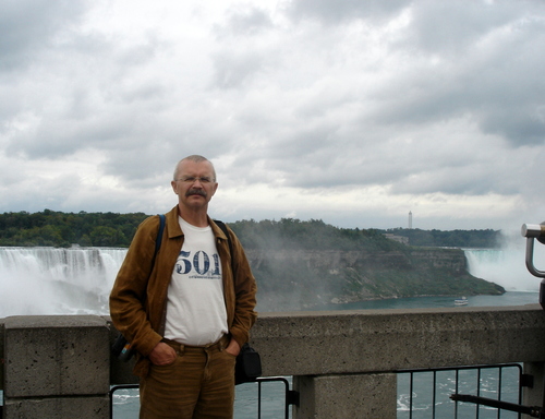 На набережной канадского городка Ниагара-Фолс