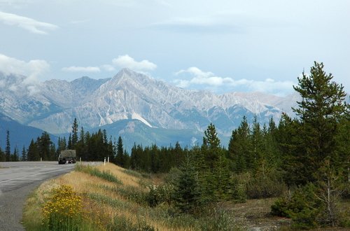 По бескрайним дорогам Канады... Скалистые горы.