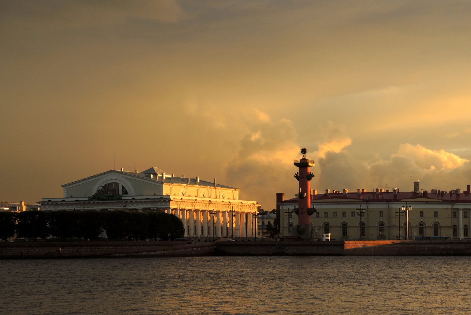 Классика спб. Классика Петербурга. Рестораны на стрелке Васильевского острова. Фон классика Петербурга. Васильевский остров Санкт-Петербург призраки.