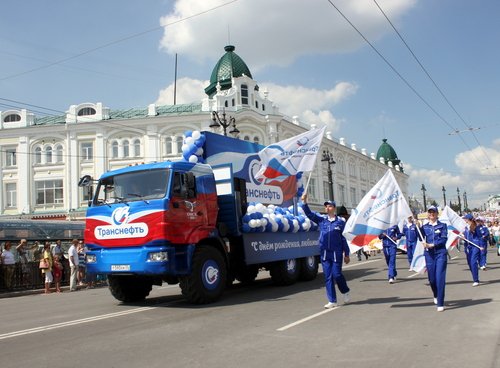 На празднике.