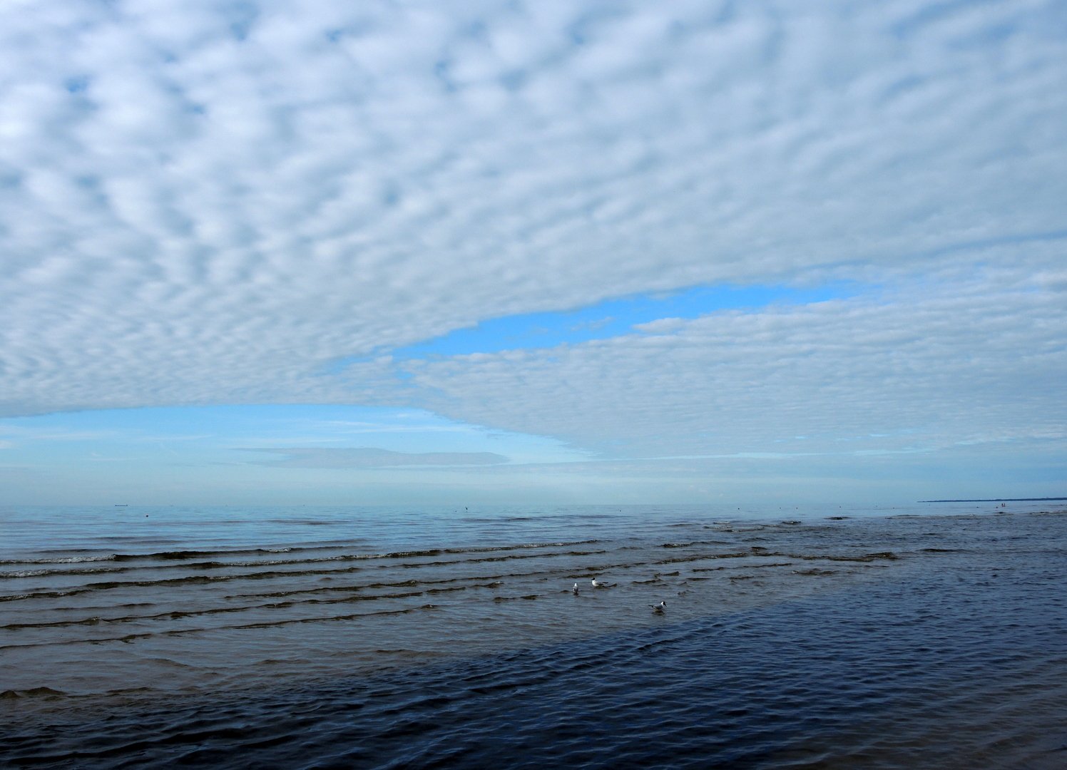 Там где море. Море сливается с небом. Небо сливается с водой. Слияние моря и неба. Море небо сливается с водой.