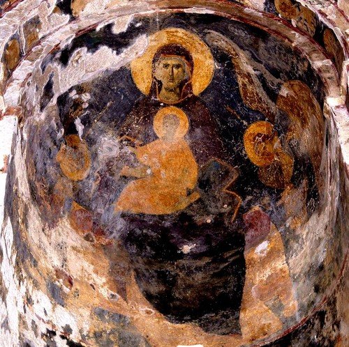 Пресвятая Богородица с Младенцем и предстоящими Архангелами. Фреска монастыря Мартвили, Грузия. XIV век.