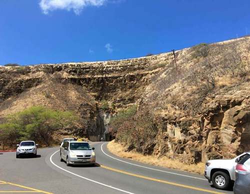 Туннель в стенке кальдеры гавайского вулкана Diamond