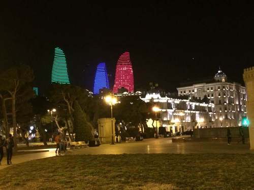 Ночная прогулка по Баку