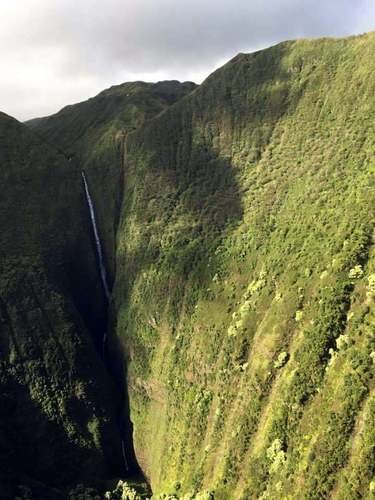 Водопад Хонокохау на гавайском острове Мауи