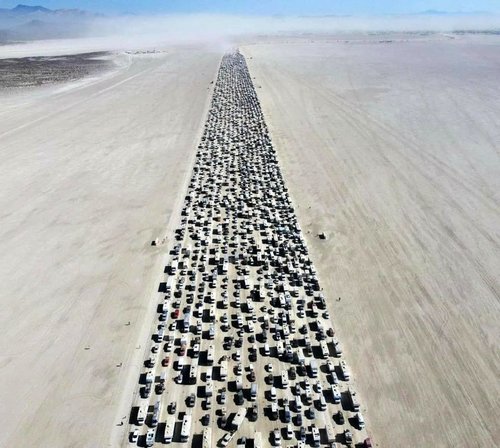Через пустыню на пикник Burning man