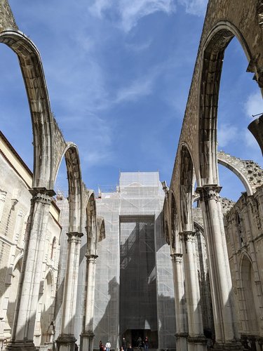 Церковь ду Карму в Лиссабоне