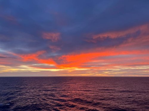 Ещё один шикарный восход солнца в Атлантике