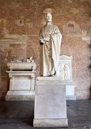 Памятник Леонардо Фибоначчи в городе Пиза