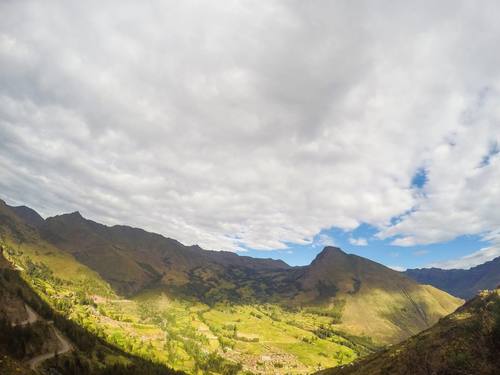 На склонах горы Саксайуаман в Перу