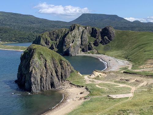 Береговые скалы острова Кунашир