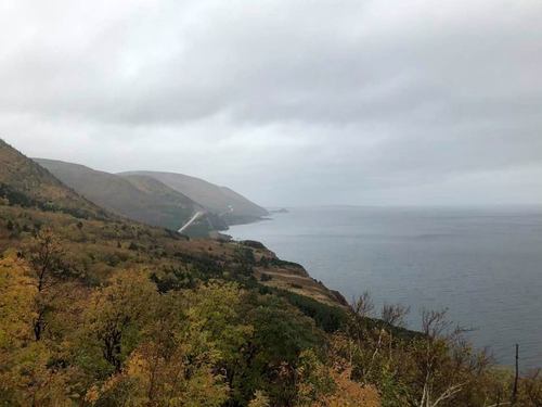 На острове Кейп-Бретон ненастье...