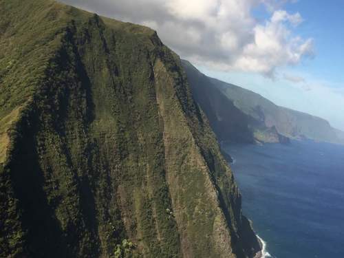 Неприступный берег гавайского острова Мауи