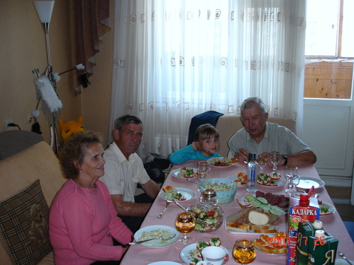 Вот таким было застолье 18 лет назад