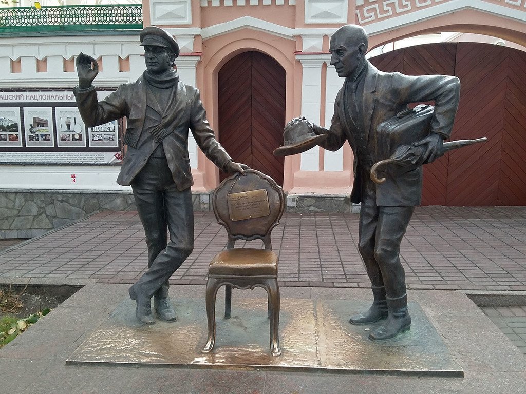 Киса и ося рисуют плакат