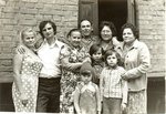 Воспоминание о маме, в её день рождения, 2-го марта...п.Ольшанское, дом 9. С соседями...Около 1990г.