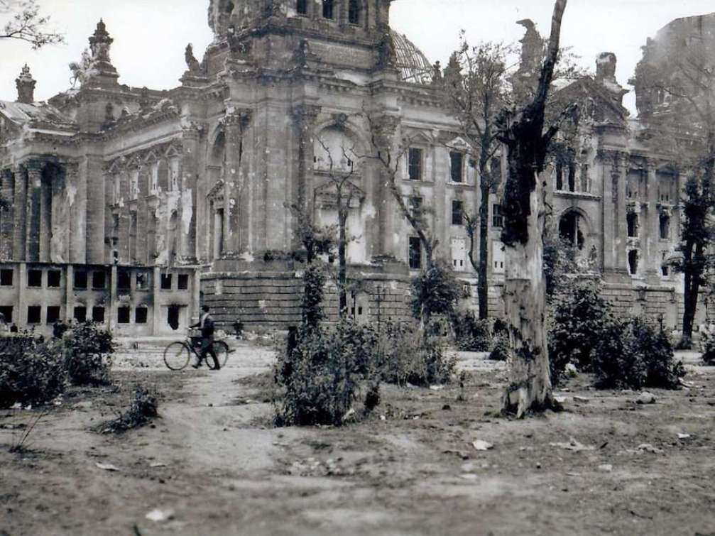 Здание рейхстага 1945 фото