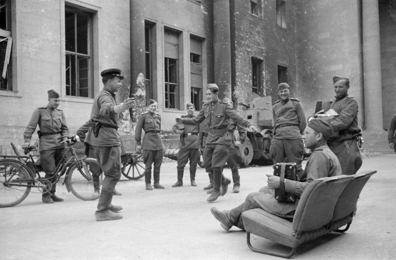 Советские солдаты в Берлине 1945 года