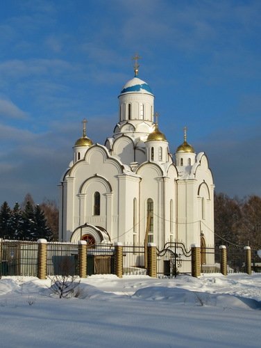 Горки Ленинские. Церковь Святителей Московских