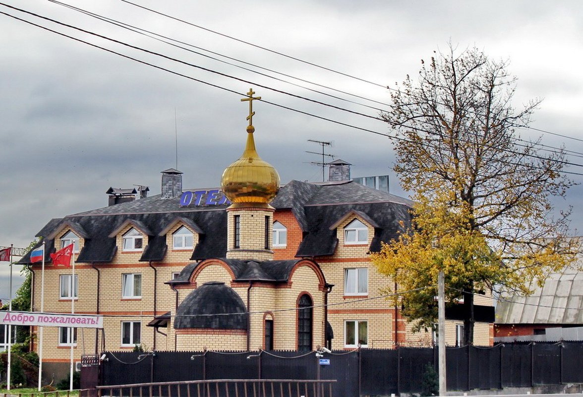 Храм новые ватутинки сергия. Храм Покрова Богородицы Ватутинки. Храм в новых Ватутинках. Деревянная Церковь Ватутинки.