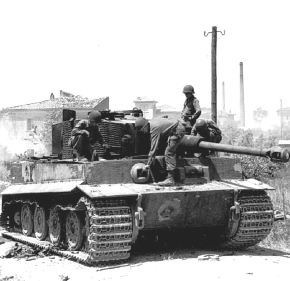Захват тигра. Танк тигр 1944. Фото танка тигр 1944. Захваченный танк тигр. Захваченные танки тигр.