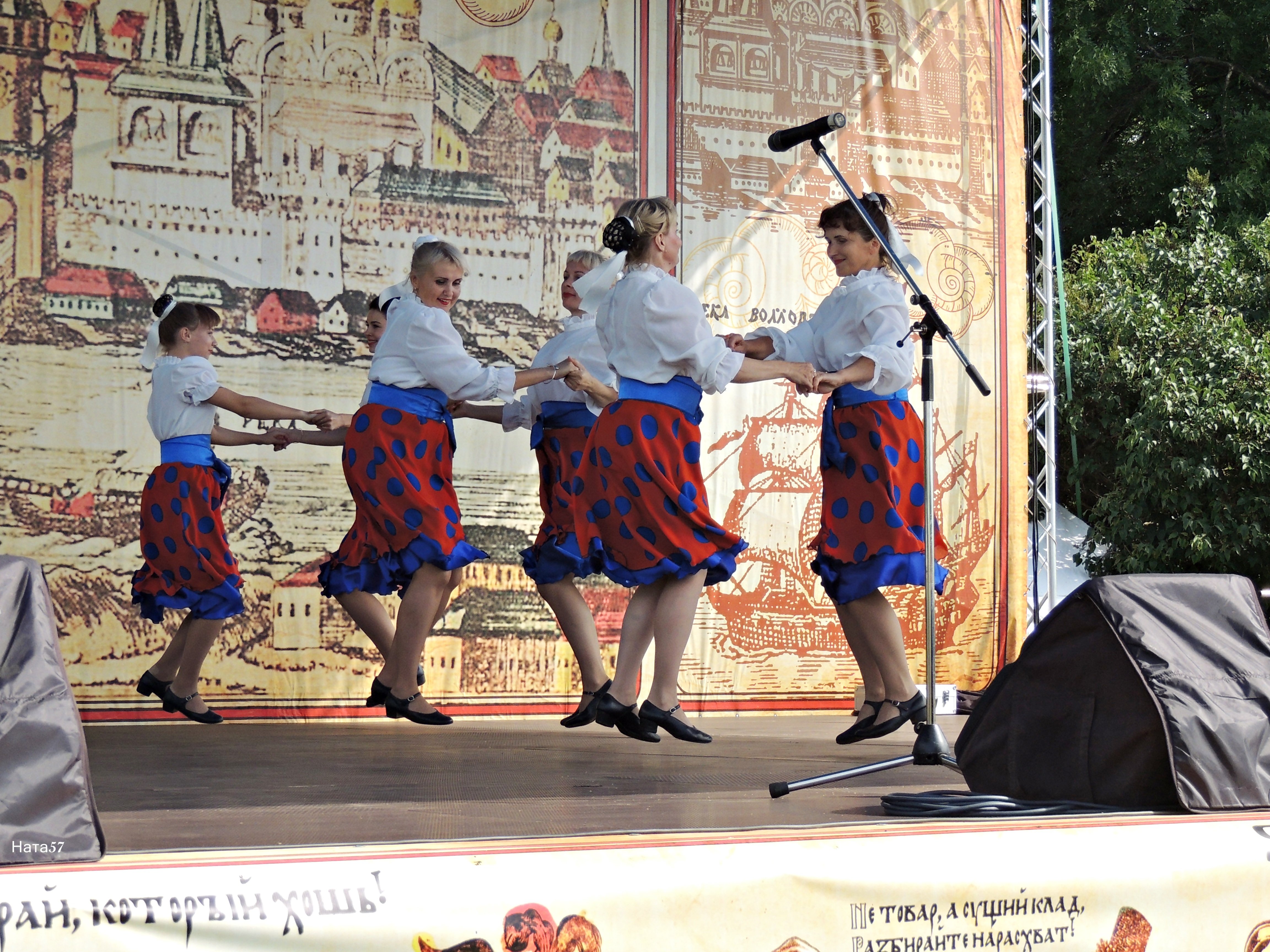 Нат новгород. Пляс. Пошла в пляс.