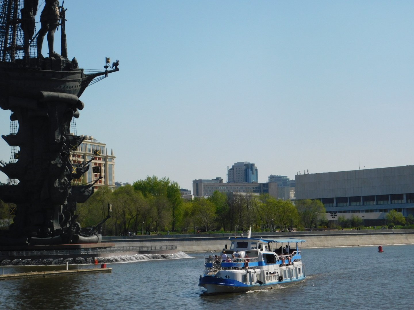 Море над москвой. Море в Москве. Река море Москва. Москва с видом на море. Море в Москве фото.