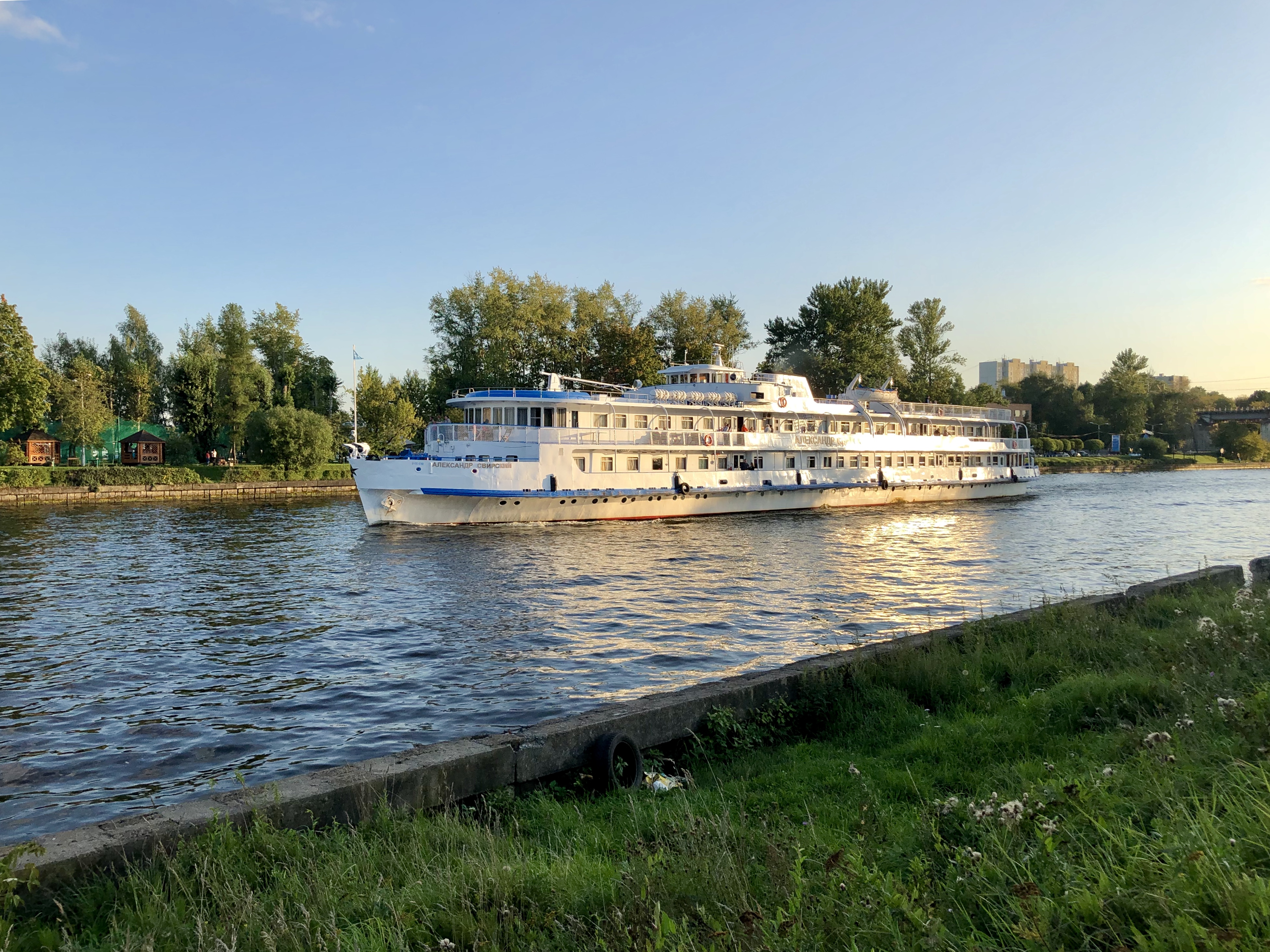 Свирские берега. ТХ Александр Свирский. Круиз Александр Свирский. Пароход Александр Свирский. Свирский порт.