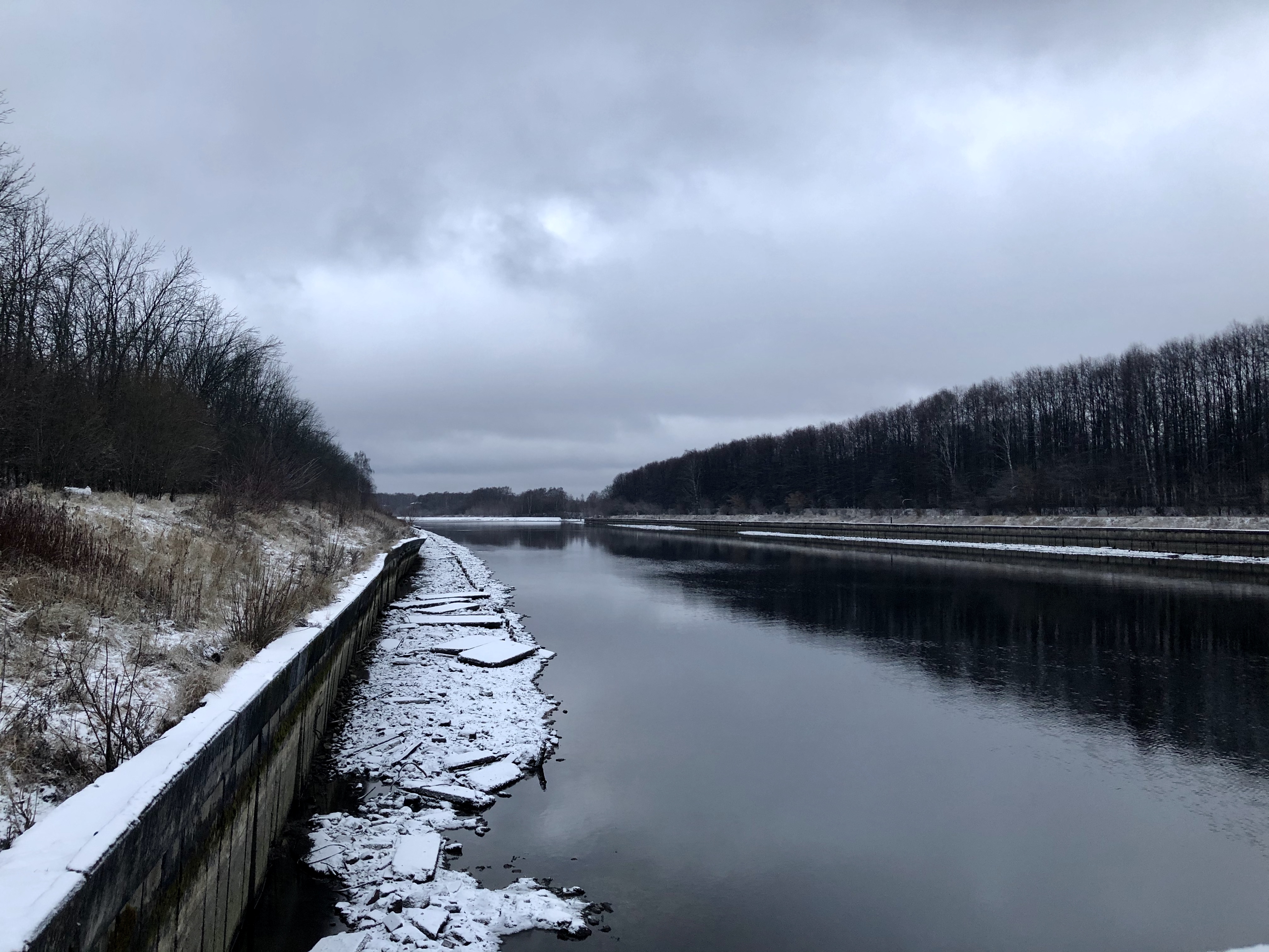 Канал рек 12. Канал им Москвы. Река сестра и канал им Москвы. Канал Москвы и водохранилища. Канал имени Москвы зимой.