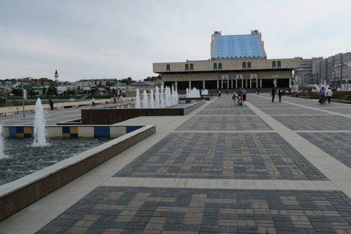 МОСТОВАЯ ПЕРЕД ТЕАТРОМ