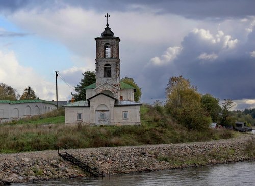 Введенская церковь в селе Горицы