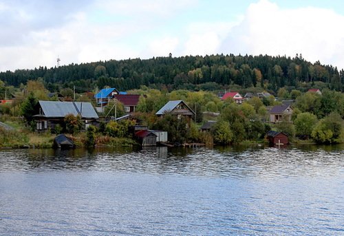 на берегу реки Шексны