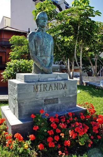 Памятник Себастьяну-Франсиско Миранде