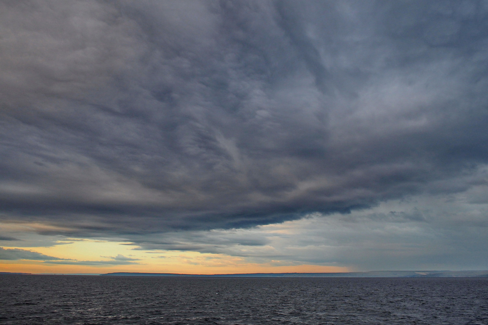 тучи сгущаются