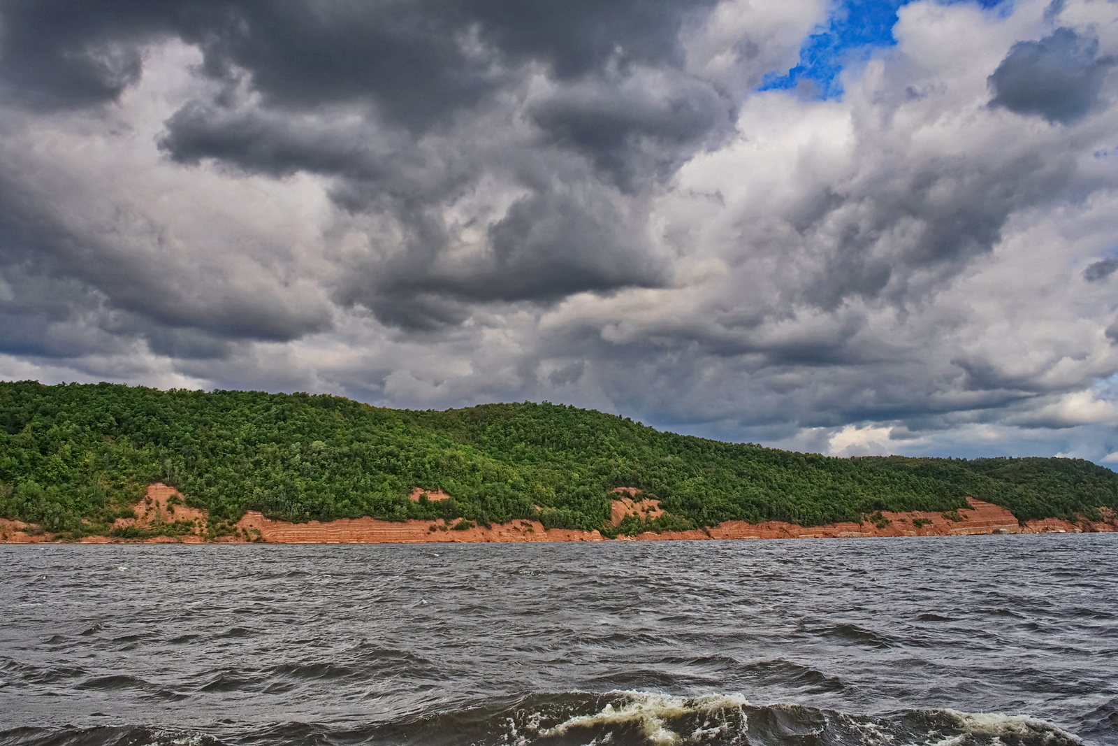 Куйбышевское водохранилище Татарстан. Куйбышевское водохранилище крушение Булгарии. Куйбышевское водохранилище Камское Устье. РУСГИДРО Куйбышевское водохранилище.