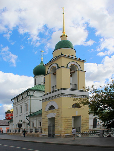 колокольня и церковь Максима Блаженного  на Варварке