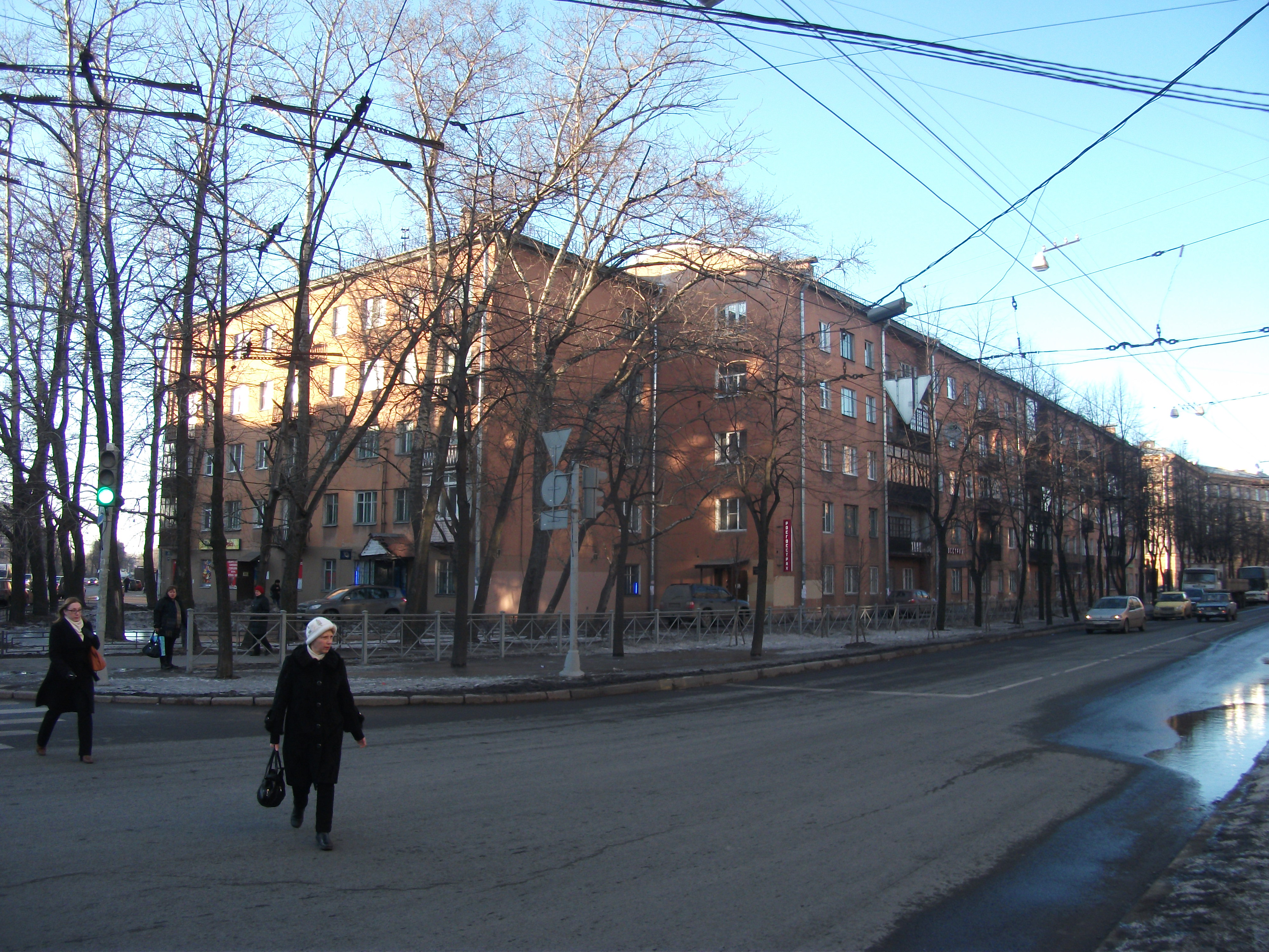 ул. Полярников 21/ул. Седова 82