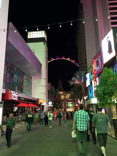 Ночные гуляющие в Лас-Вегасе